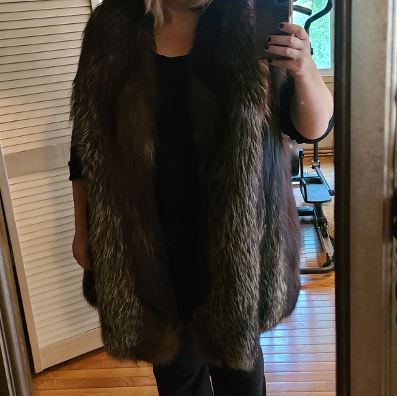 Mid Length Dark Silver Fox Real Fur Wrap - Picture 5 of 8